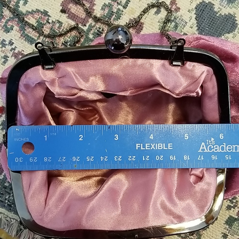 Cargo fuzzy pink clutch - Picture 4 of 7